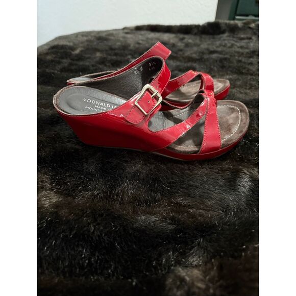 Donald J Pliner Gin patent leather red  Slip On Wedge Sandals  - Sz 8.5 - Picture 1 of 4